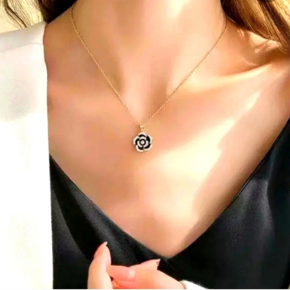 Source Unknown Jewelry - Black Flower Camilla Women's Necklace
